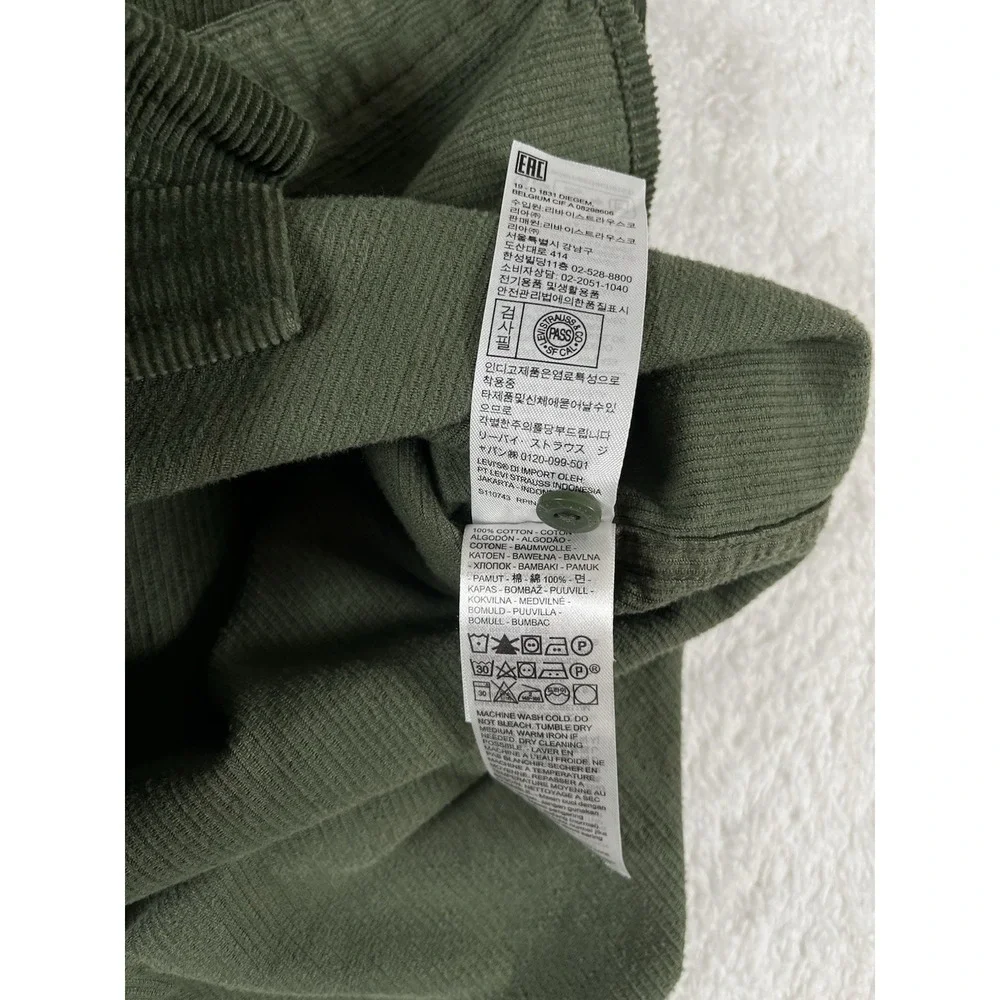Levis Green Corduroy Relaxed Fit Long Sleeve Button Up Shirt Men's Med Pockets